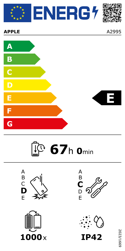 EU:n energiamerkinnän QR-koodi ja tiedot, Applen malli A2995, luokka E, energiatehokkuusluokat (asteikolla A–G), A (tehokkain) – G (vähiten tehokas), akun kestoaika lataussykliä kohti, 67 tuntia ja 0 minuuttia akun täyttä latausta kohti, toistuvien vapaapudotusten kestävyysluokka D, A (kestävin) – E (vähiten kestävä), korjattavuusluokka C, A (parhaiten korjattavissa) – E (vähiten korjattavissa), akun kesto käyttösykleinä: 1000, pöly- ja vesitiiviyden kotelointiluokka IP42, asetus 2023/1669