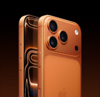 iPhone 17 Pro, i fargen kosmisk oransje, vinklet fra baksiden, Pro Fusion-kamerasystem i platå øverst, Kamerakontroll-knapp, fra forsiden, helskjermdesign, Handlingsknapp og volumknapper