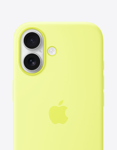 iPhone 17 mostrato da dietro, custodia in silicone gialla, sistema a doppia fotocamera Fusion nell’angolo in alto a sinistra, logo Apple al centro