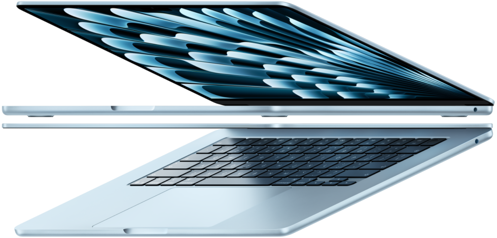 Dos notebooks MacBook Air azul cielo abiertos y superpuestos que forman una flecha para mostrar su perfil delgado